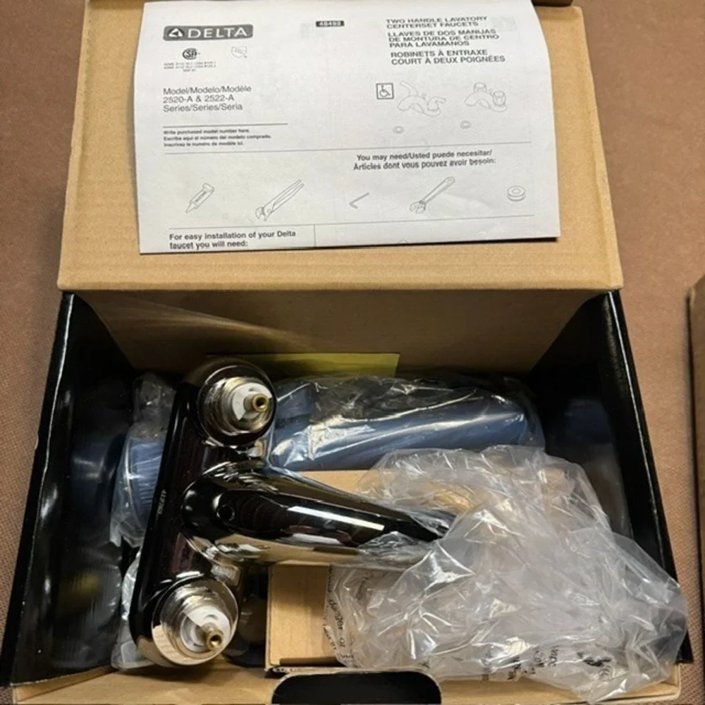 Delta Classic 4 in. Centerset 2-Handle Chrome Finish Faucet (2520LF-A) NEW